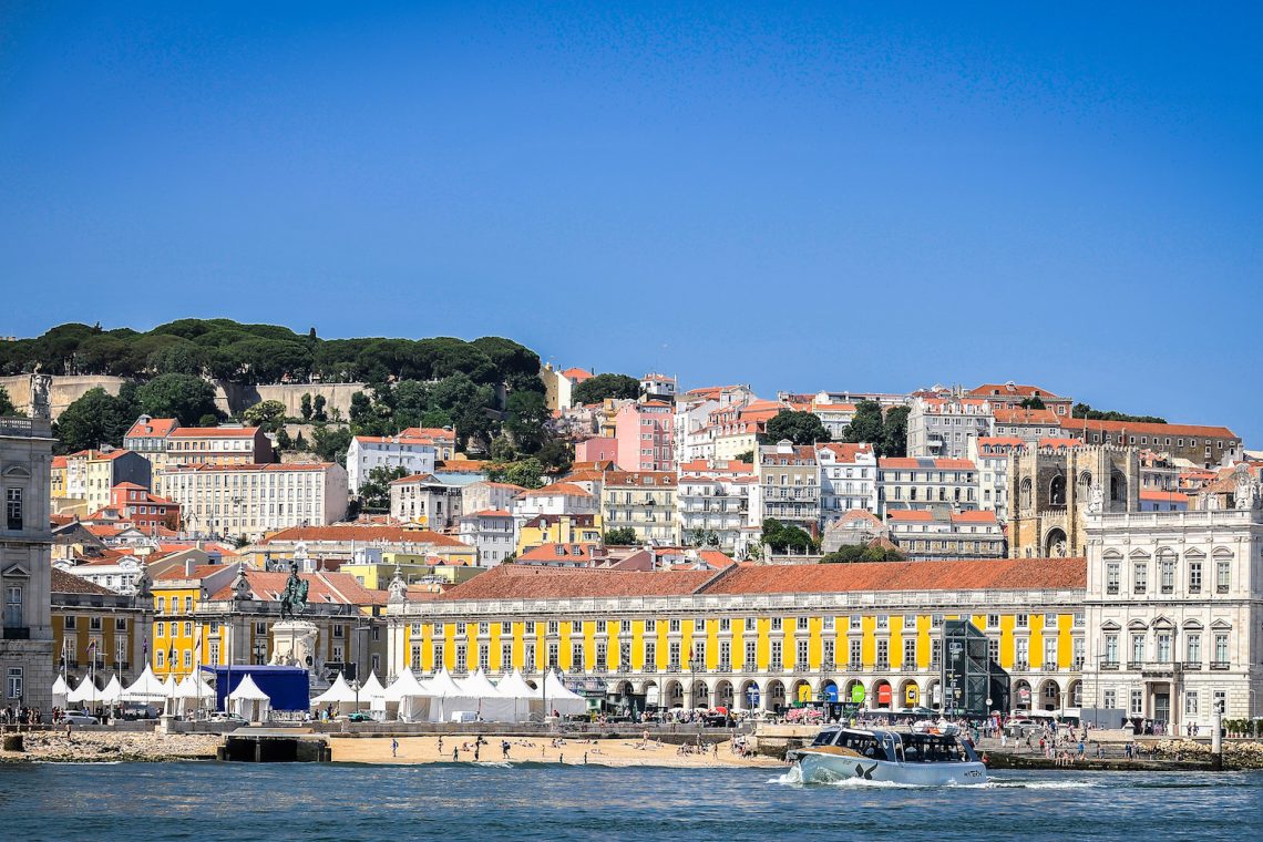 boat tour of lisbon